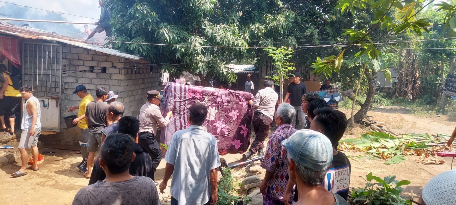 Polisi dan Warga Bergerak Cepat, Kebakaran Rumah di Narmada Berhasil Dikendalikan