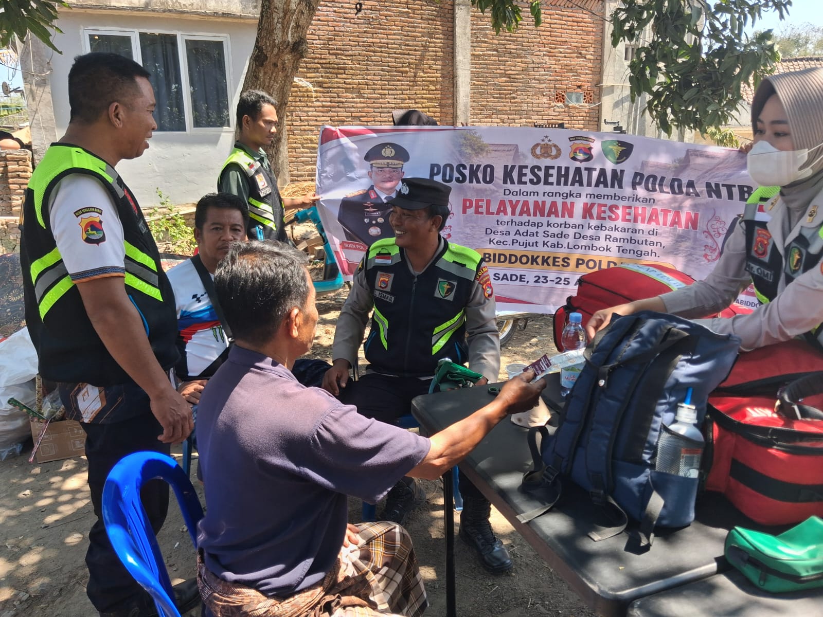 Pasca Kebakaran Rumah Adat Sade,  Polda NTB Buka Posko Layanan Kesehatan  untuk Masyarakat