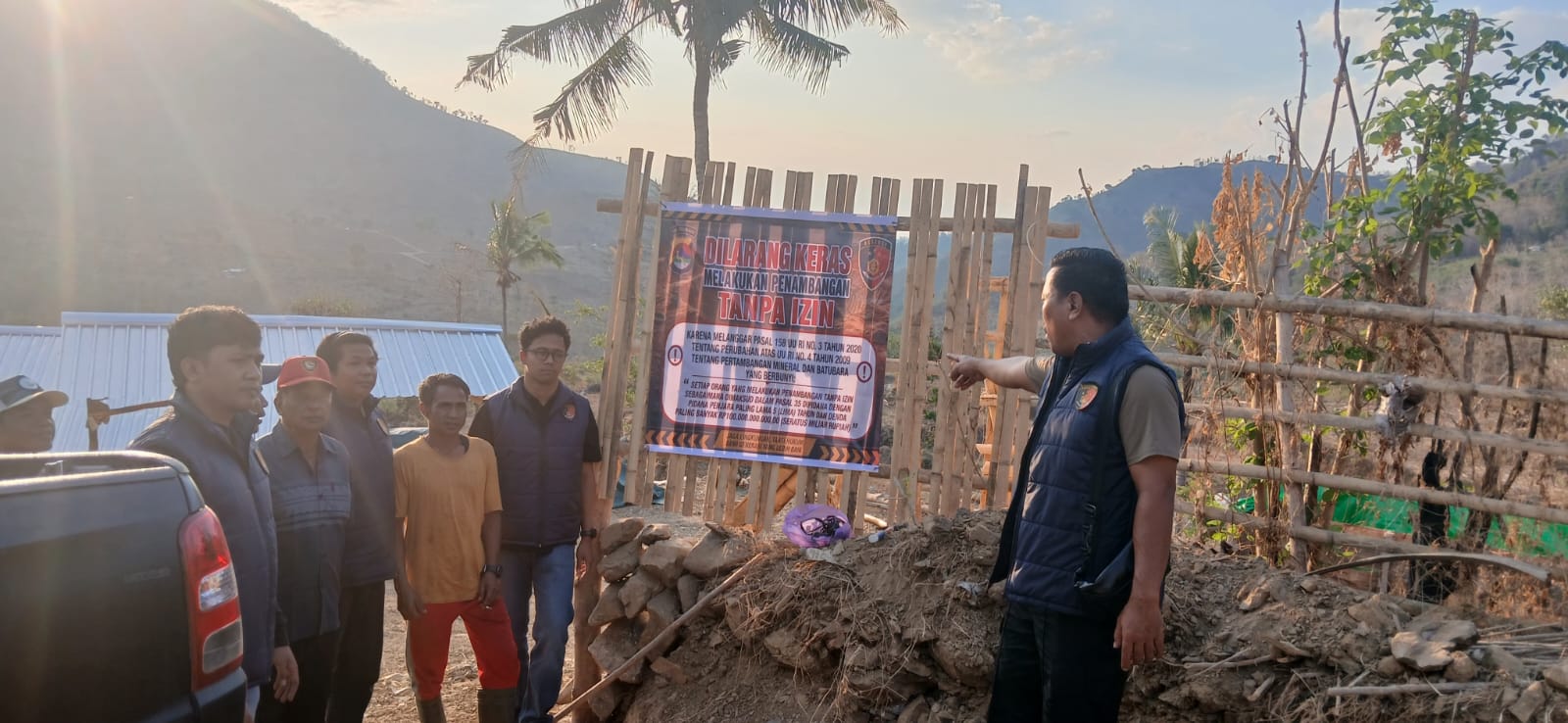 Cegah Kecelakaan Tambang, Polres Bima Kota Pasang Spanduk Imbauan di Wawo