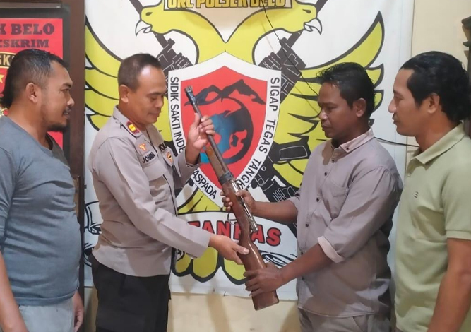 Hasil Sosialisasi Polisi, Warga di Bima Serahkan Senpi Rakitan