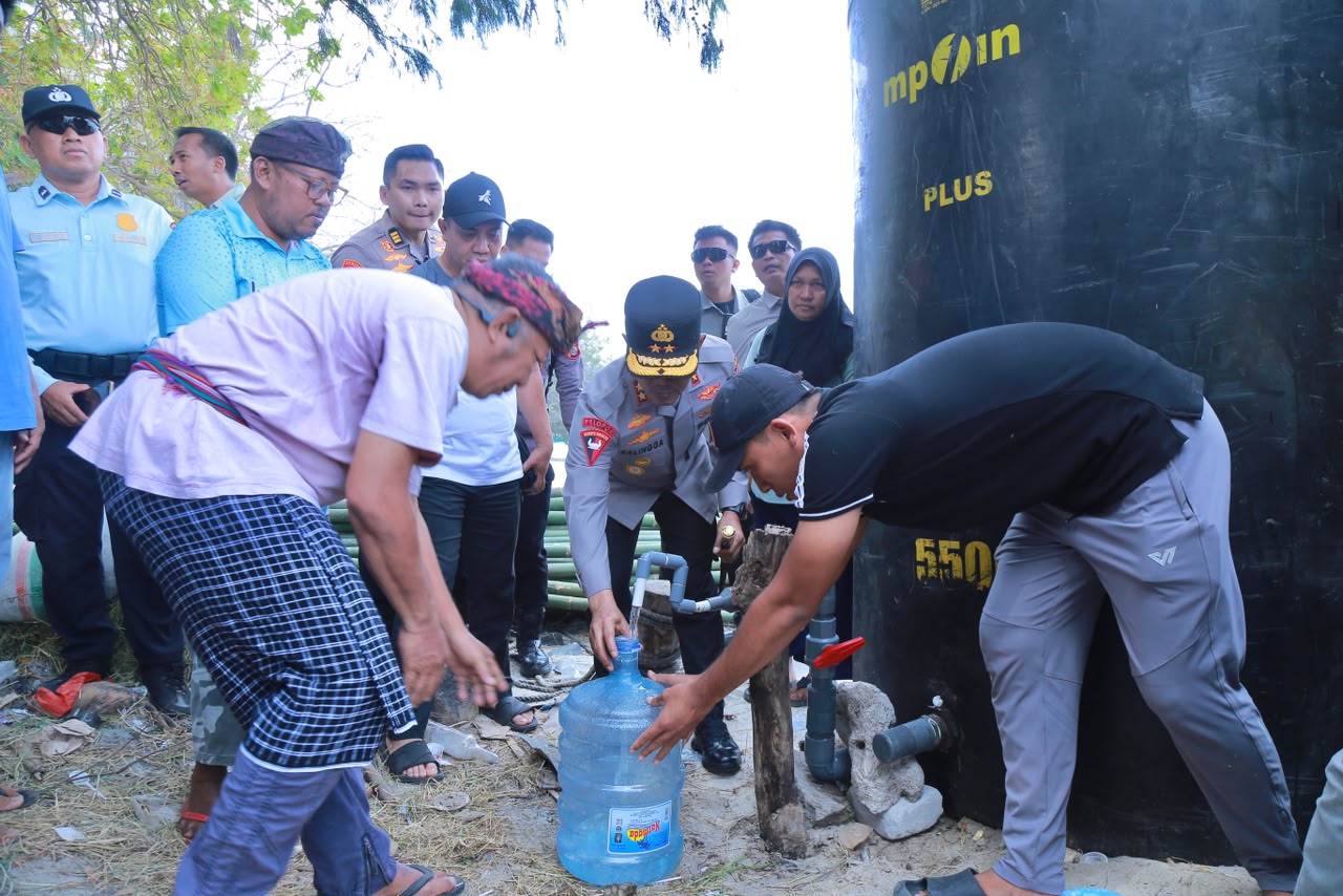 Kapolda NTB Turun Langsung ke Gili Trawangan, 15 Ribu Liter Air Bersih Disalurkan ke Warga
