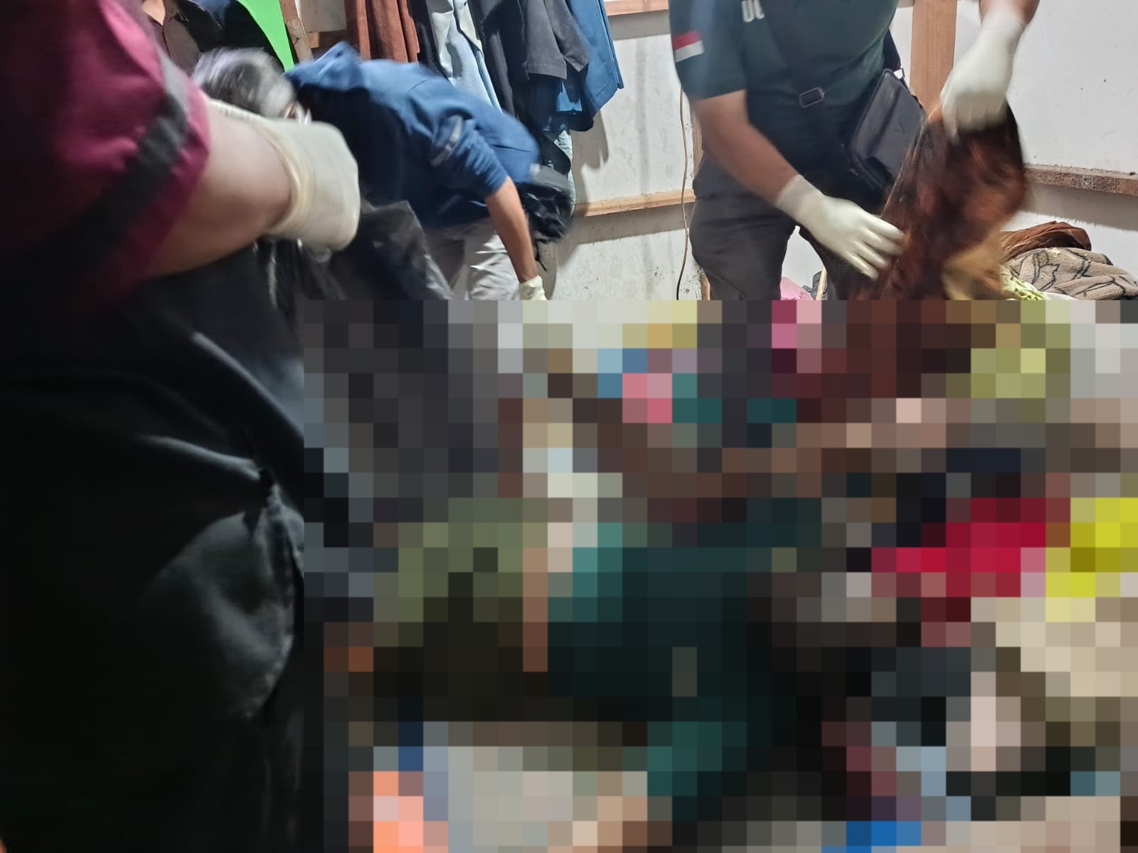 Polisi Olah TKP dan Evakuasi Mayat Pria 61 Tahun yang Ditemukan Membusuk di Rumah Kontrakan Sumbawa