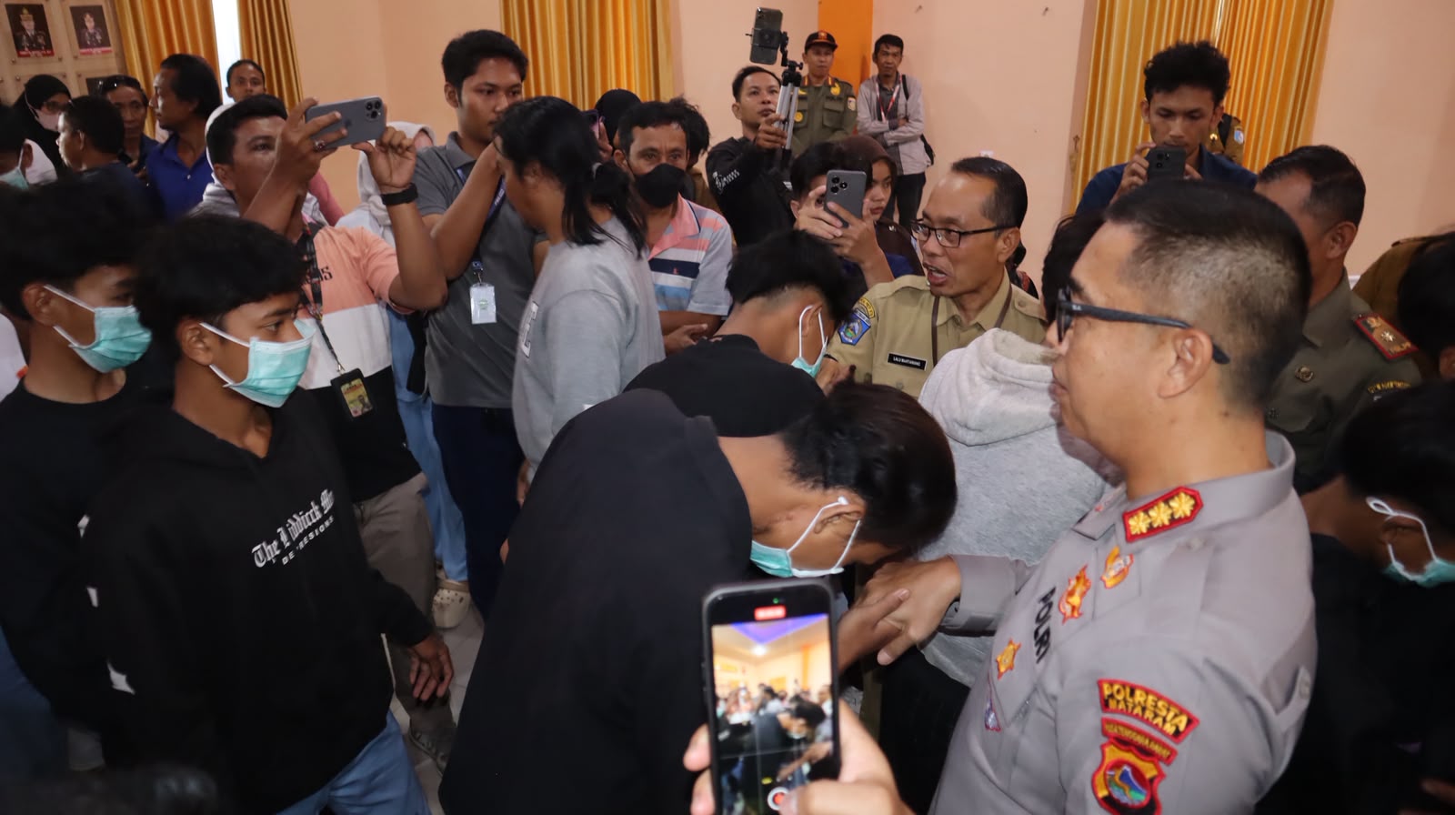 Polresta Mataram Kembalikan Belasan Remaja Kasus Konvoi Sajam kepada Orang Tua