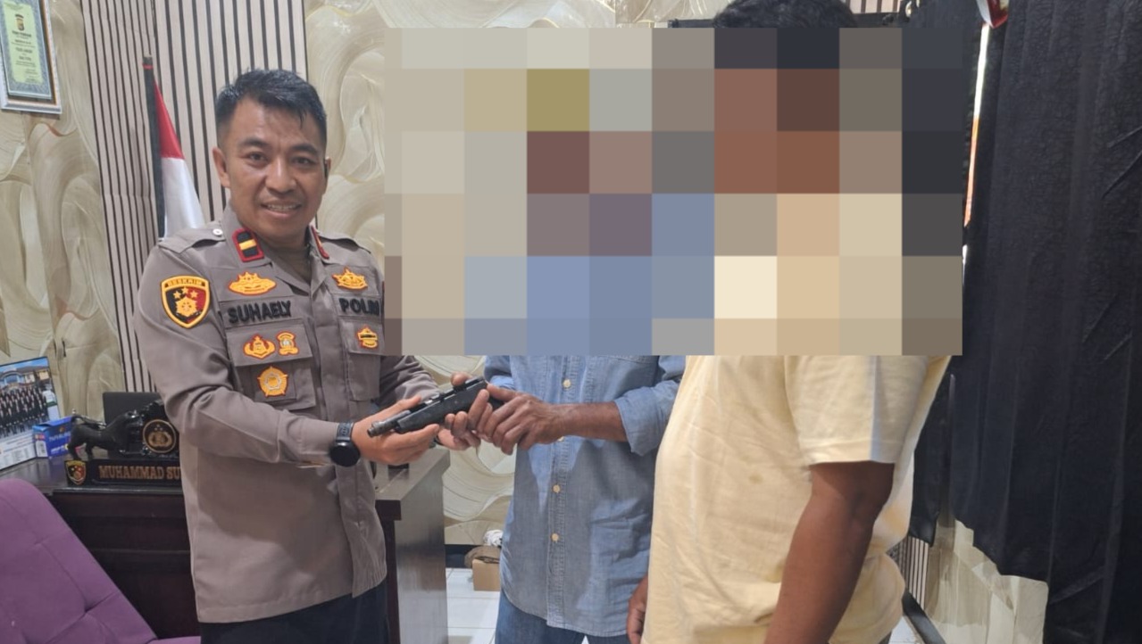 Pendekatan Humanis Polisi, Warga Langgudu Bima Sukarela Serahkan Senjata Rakitan