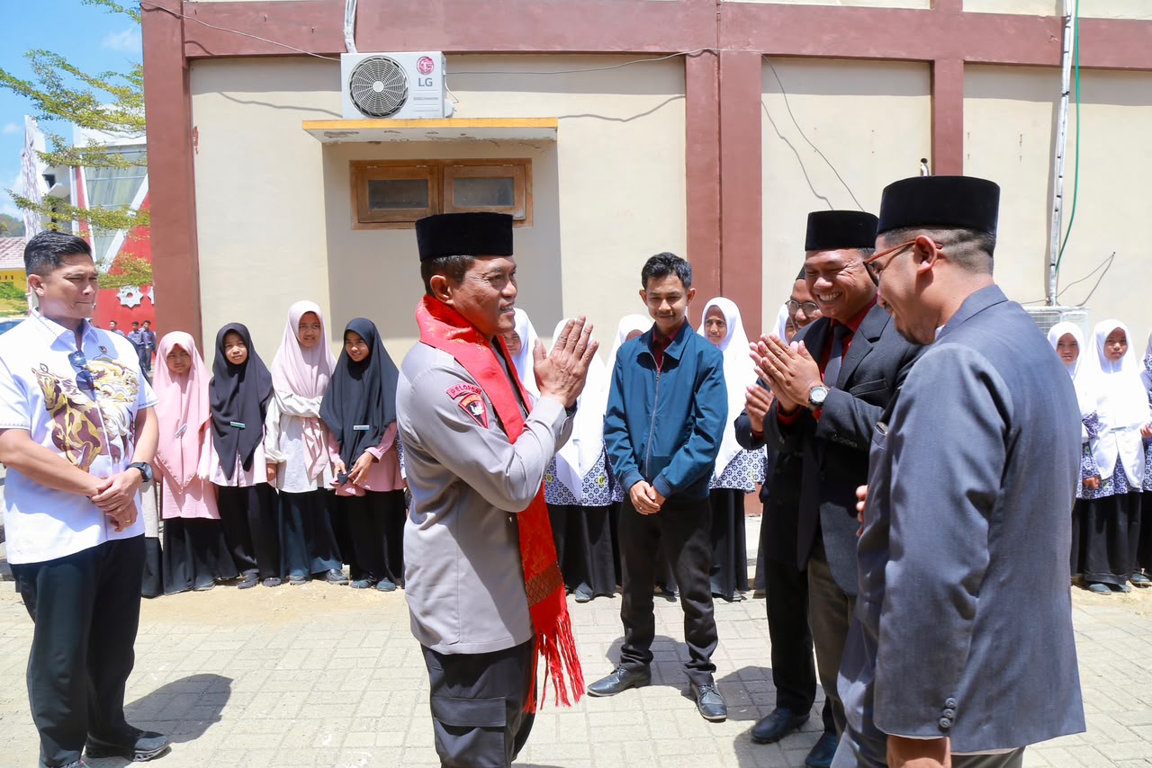 Kapolda NTB Silaturahmi ke Pesantren Dea Malela Sumbawa, Perkuat Sinergi