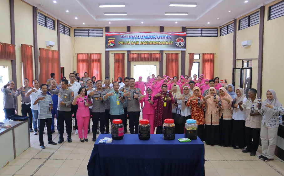 Polres Lombok Utara dan Akpol Edukasi Pengolahan Sampah Organik lewat Eco Enzyme