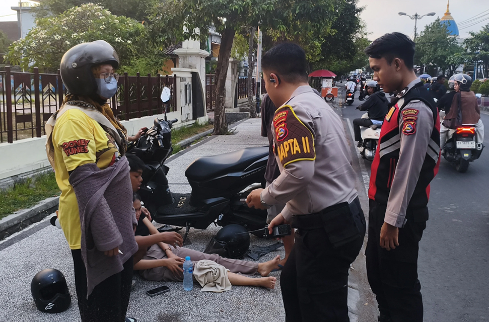 Kecelakaan Tunggal di Jalan Airlangga Mataram, Polisi Evakuasi Pengendara ke Rumah Sakit