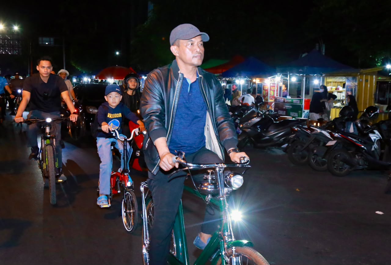 Menyusuri Kota Mataram dengan Sepeda, Kapolda NTB Cek Poskamling dan Sapa Warga