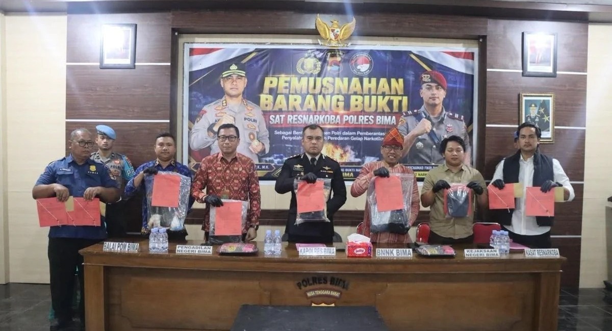 Polres Bima Musnahkan Barang Bukti Sabu, Lima Tersangka Diproses Hukum