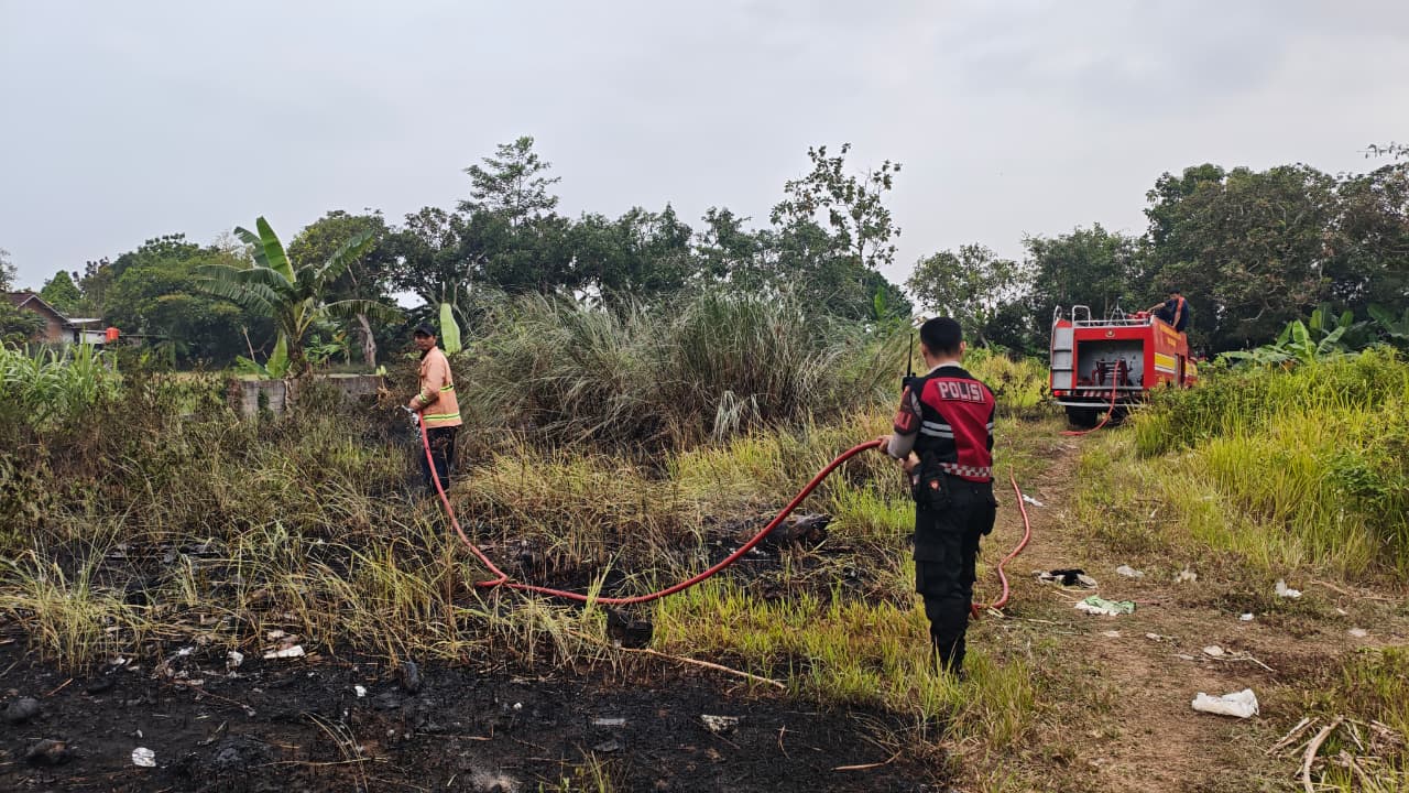Kebakaran Lahan Pemakaman di Jatisela, Polisi Bergerak Cepat Cegah Api Meluas