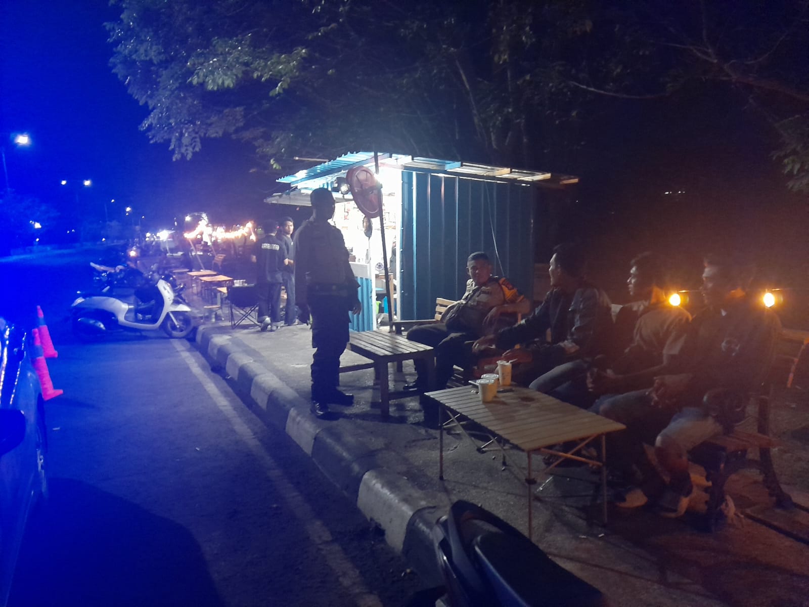 Cegah Kejahatan Malam Hari di Sumbawa, Polisi Patroli Blue Light