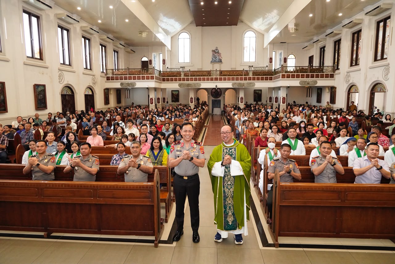 Minggu Kasih di Gereja Santa Maria Mataram, Wakapolda NTB Ajak Perkuat Toleransi dan Cegah Narkoba