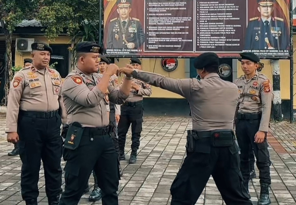 Asah Kemampuan Personel, Sat Samapta Polresta Mataram Gelar Latihan Bela Diri