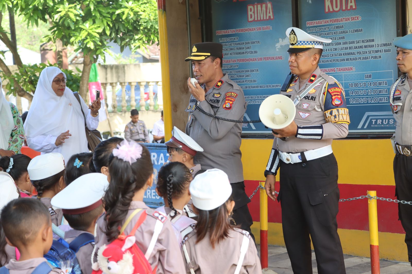 Polisi Sahabat Anak, Polres Bima Kota Kenalkan Tugas Polri kepada Siswa TK