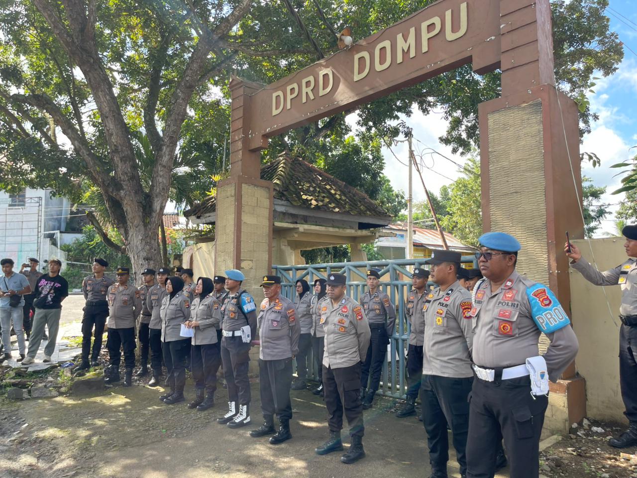 Polres Dompu Amankan Aksi May Day KPR dengan Humanis, Situasi Tetap Kondusif