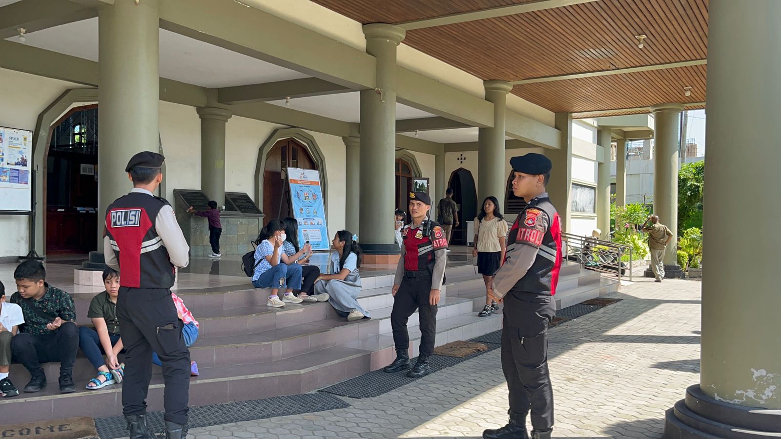 Gelar Patroli Gereja, Polresta Mataram Pastikan Ibadah Minggu Aman dan Khidmat
