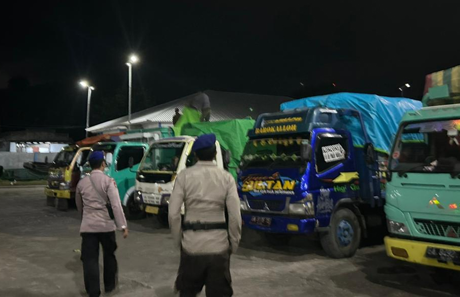 Cegah Penyelundupan, Polisi Periksa Muatan Kapal di Perairan Dompu