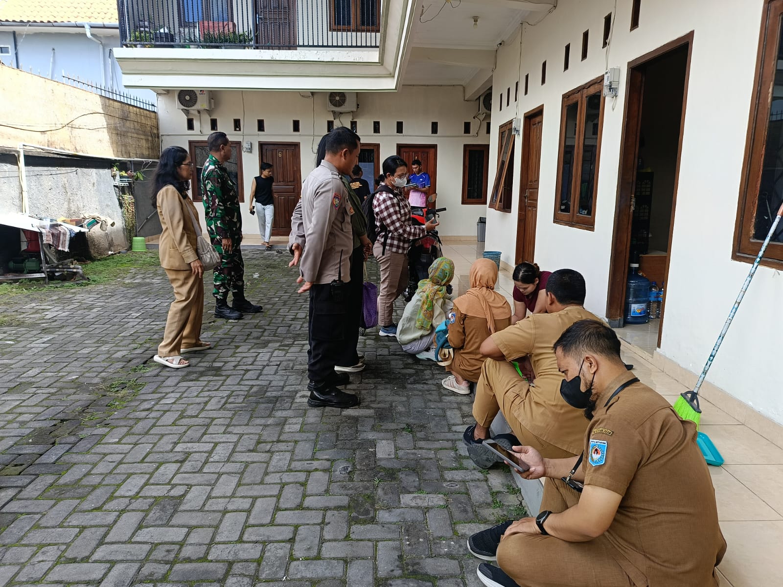 Sinergi TNI-Polri dan Tenaga Kesehatan, Layanan Tes HIV-IMS Digelar di Kos Mataram