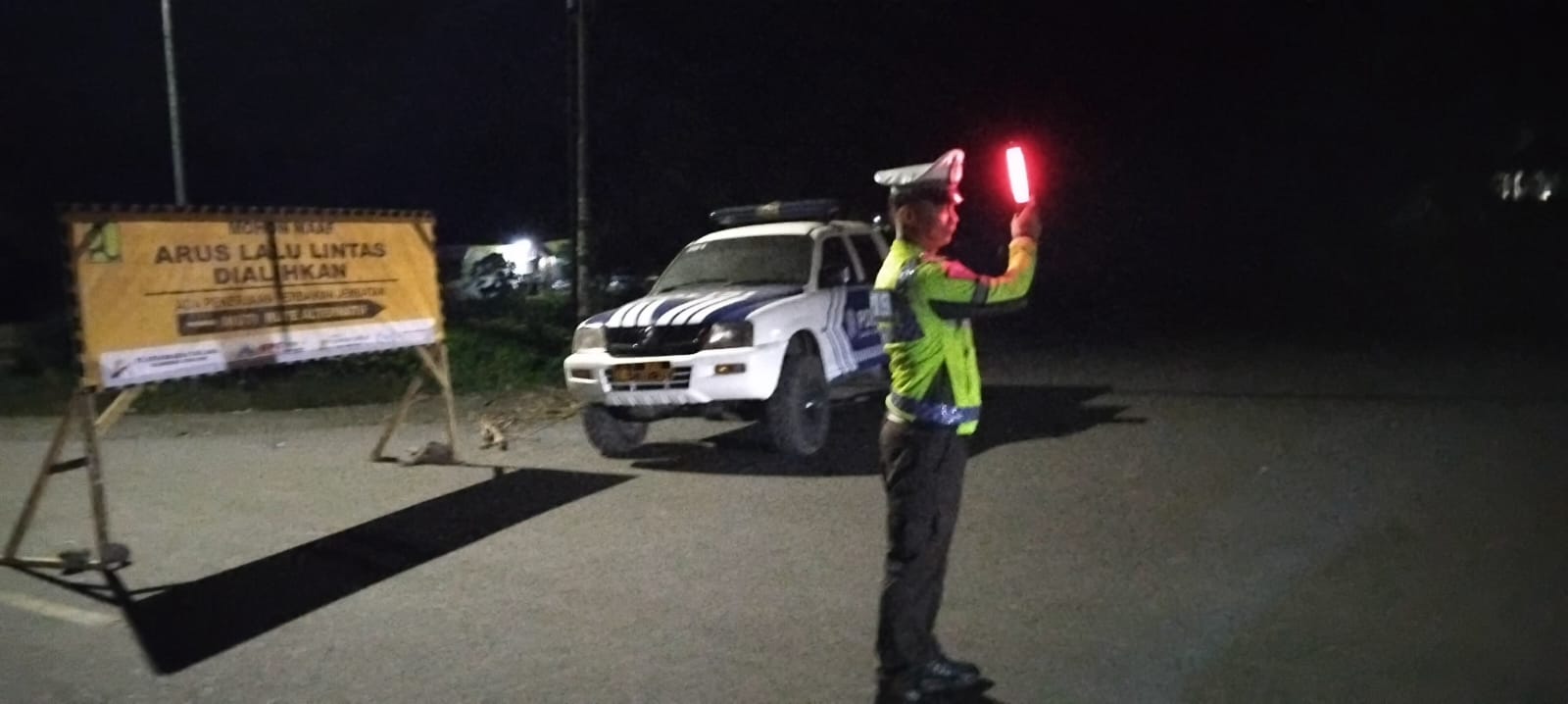 Perbaikan Jembatan di Dompu, Polisi Lakukan Rekayasa dan Pengalihan Arus Malam Hari