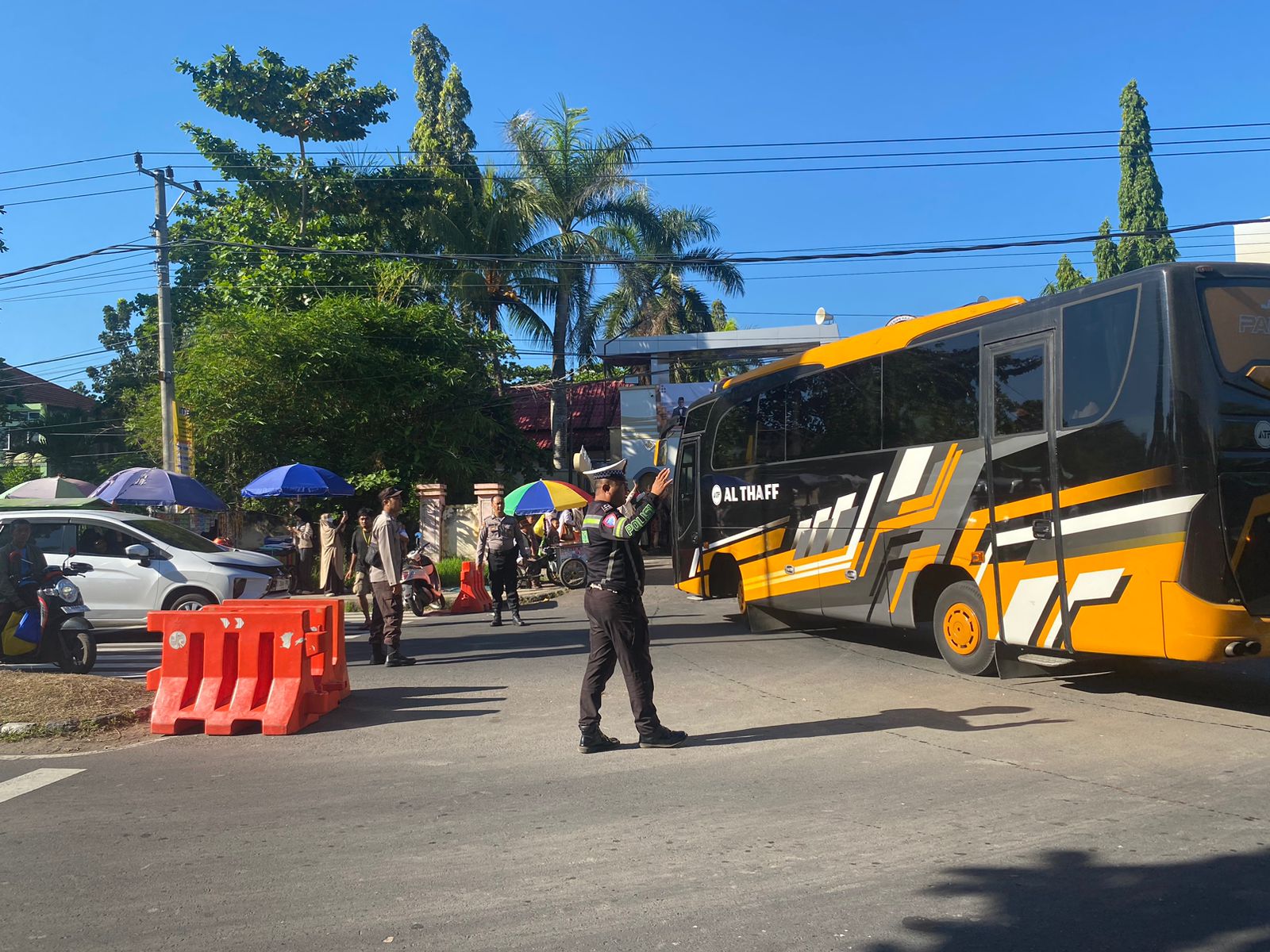 Jamaah Haji Kloter 13 Lombok Utara Diberangkatkan, Polda NTB Beri Pengamanan dan Pengawalan Ketat