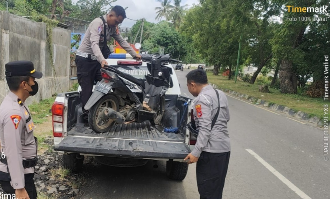 Respon Cepat Call Center 110, Polres Bima Kota Tangani Laka Lantas di Taman Jemawa