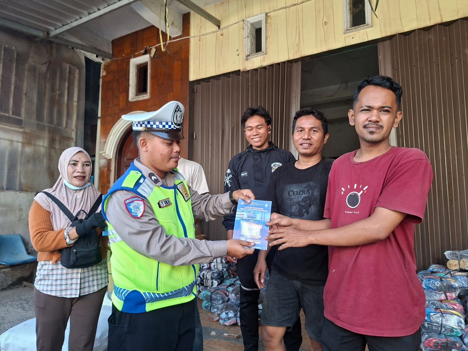 Satlantas Polres Bima Kota Edukasi Warga Tertib Berlalu Lintas dan Pentingnya SIM