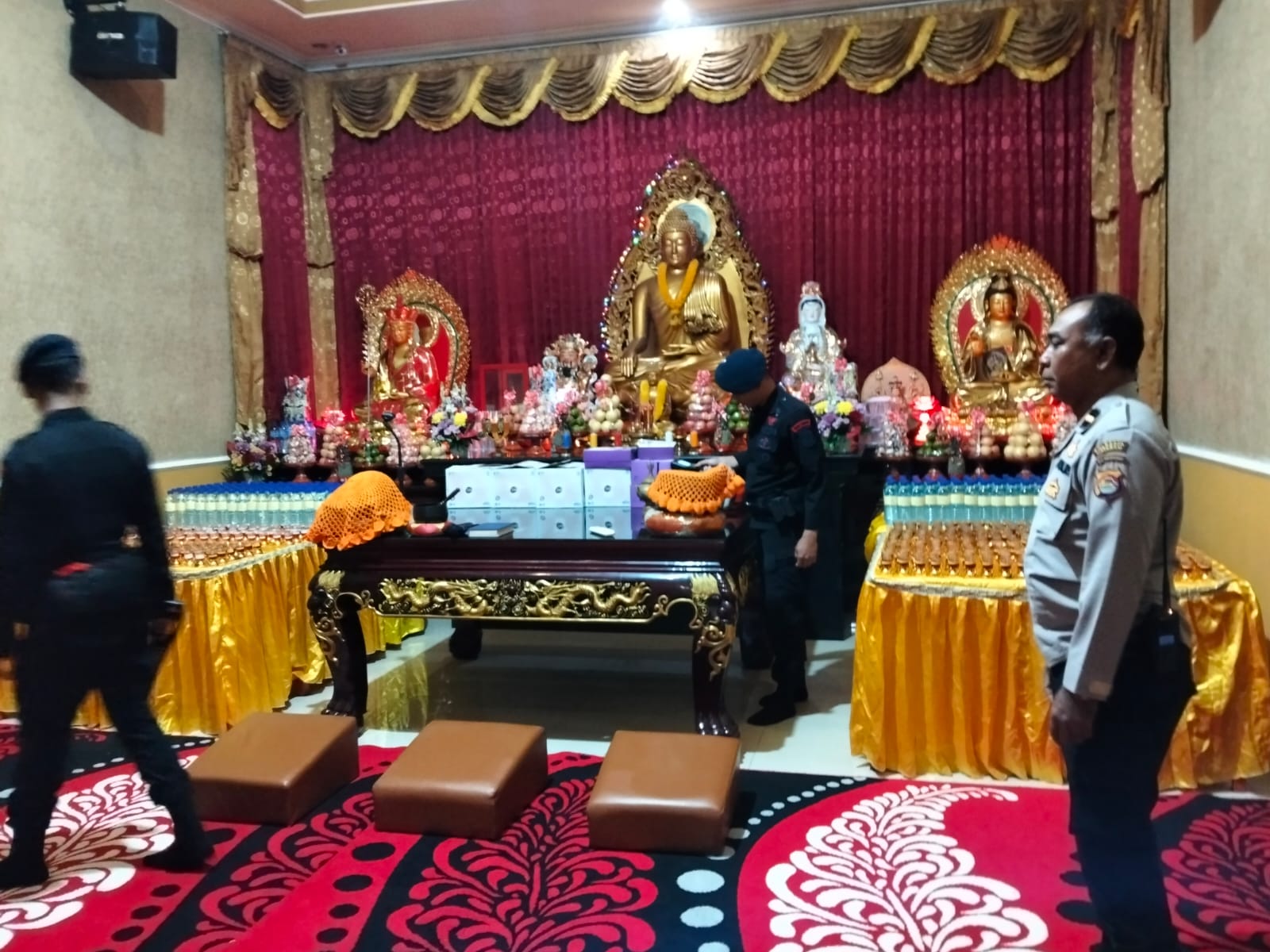 Polri Hadir Jamin Keamanan Perayaan Waisak, Polsek Sandubaya Perkuat Pengamanan Vihara