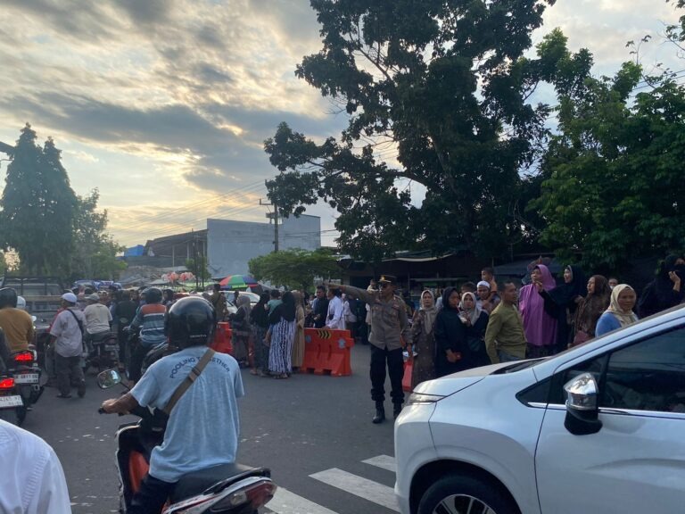 Polri Hadir Layani Masyarakat, Kepulangan Jamaah Haji Lombok Barat Aman dan Lancar