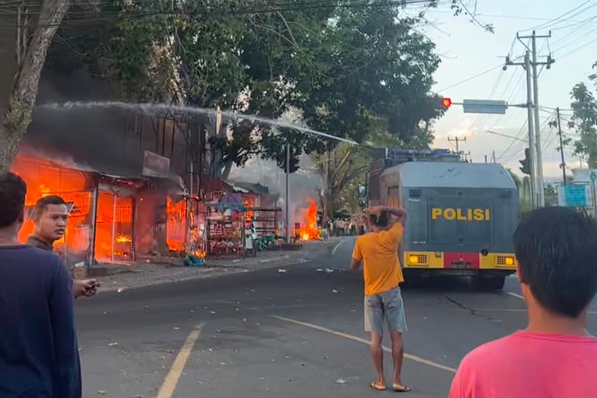 Kebakaran Hanguskan Tujuh Kios di Dompu, Petugas dan Warga Cegah Api Meluas