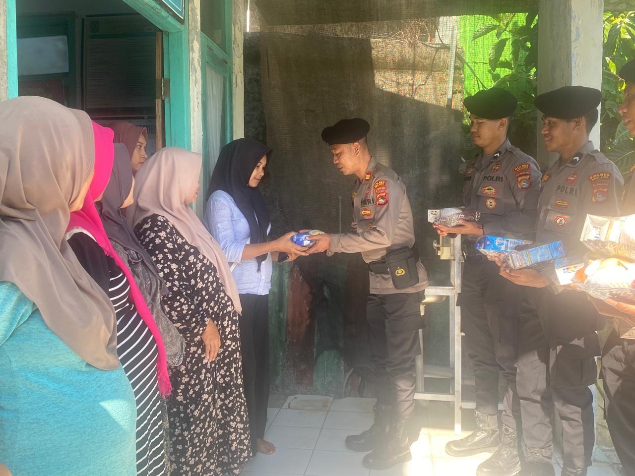 Sambut Hari Bhayangkara ke-80,  Polres Bima Kota Bagikan Makanan Bergizi untuk Ibu Hamil