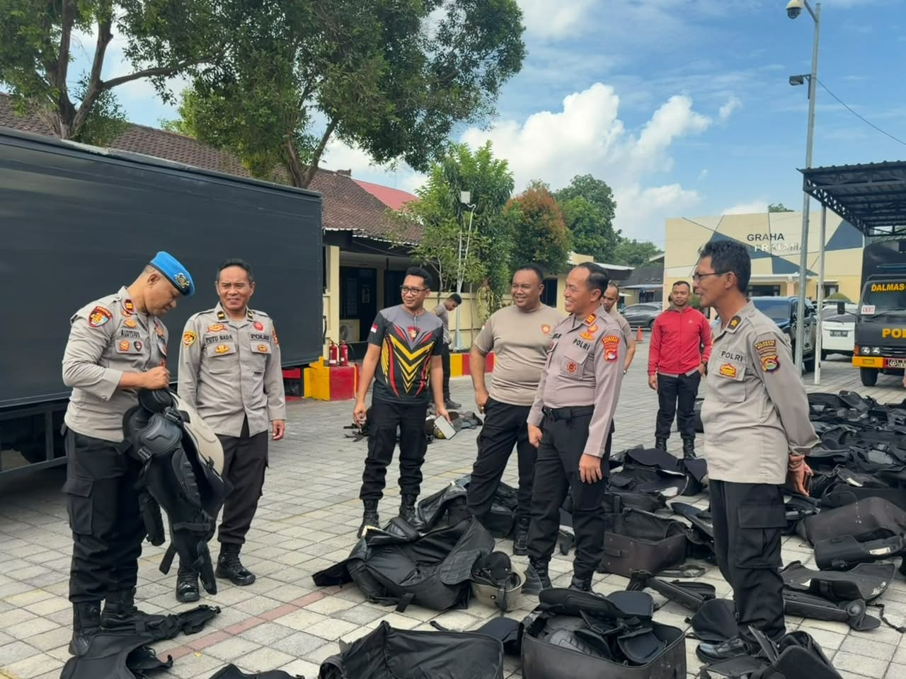 Dukung Pelaksanaan Tugas, Polresta Mataram Lakukan Perawatan Sarana Operasional