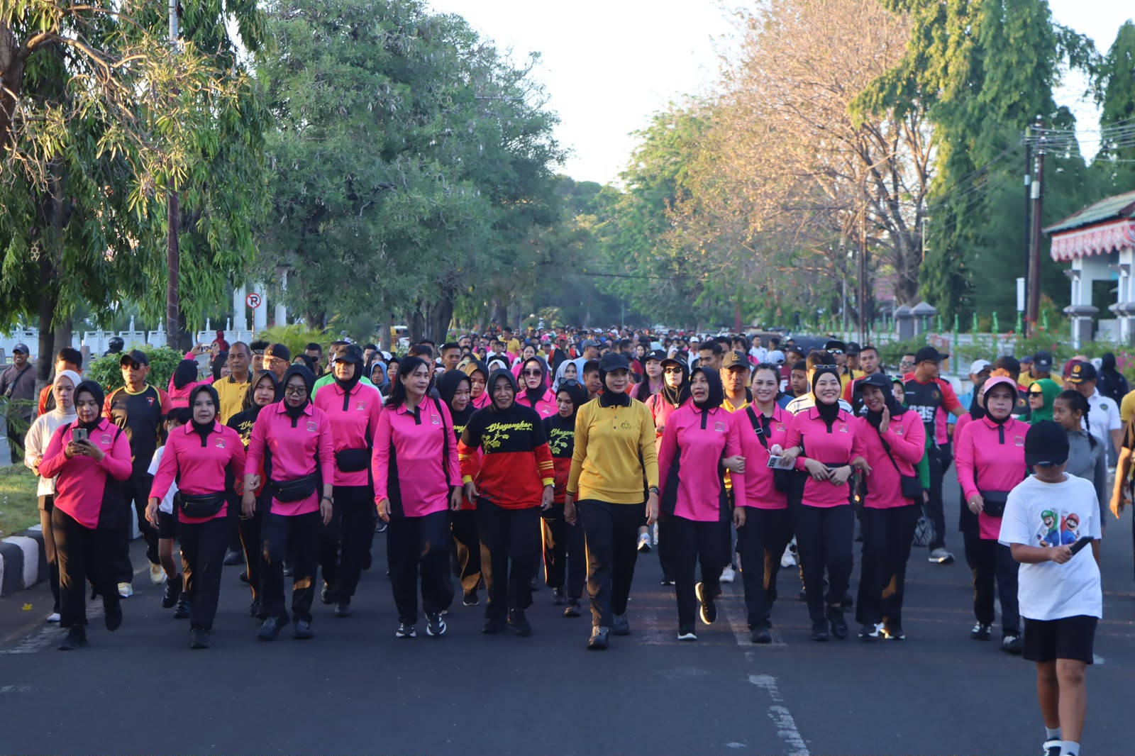 Bhayangkara Fun Walk 2026 di Polres Sumbawa Jadi Momentum Perkuat Kedekatan Polri dan Warga