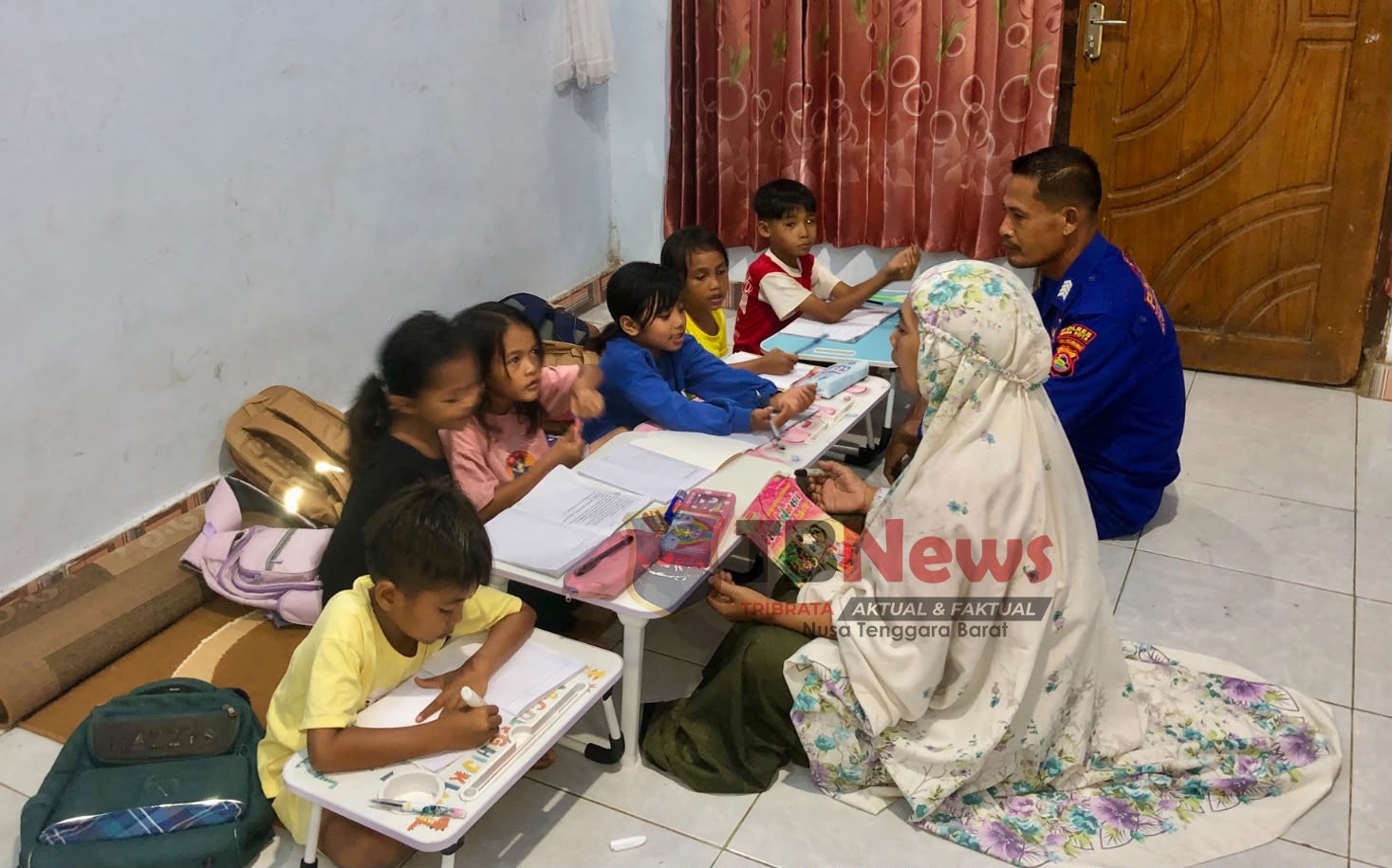 Anggota Polisi dan Istri di Bima Sulap Rumah Sederhana Jadi Ruang Belajar Anak